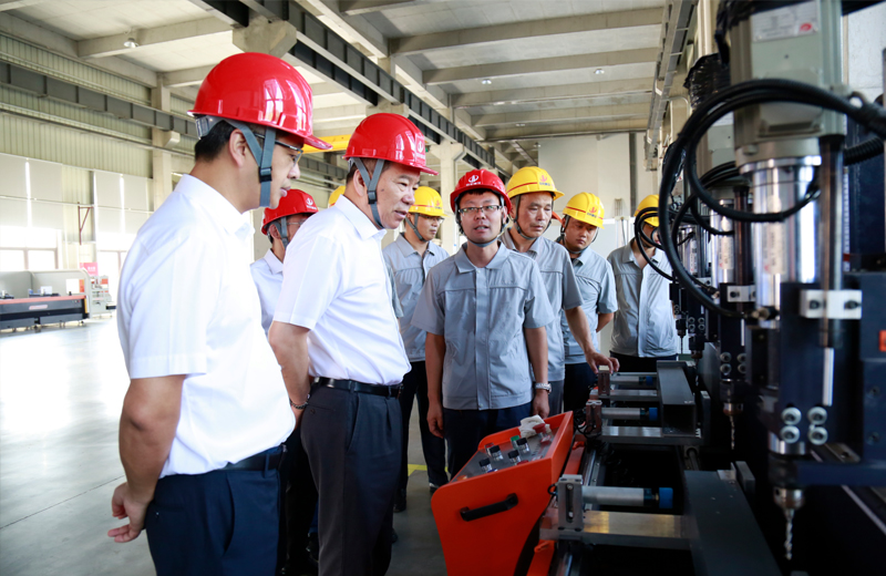 2019年8月5日，OD（中国）官方控股集团董事长楼永良带领产业发展部副总经理吕剑、技术发展部总经理助理龚旭峰来到武汉检查走访OD（中国）官方六建，建设集团总裁兼OD（中国）官方六建总经理吴海涛陪同。