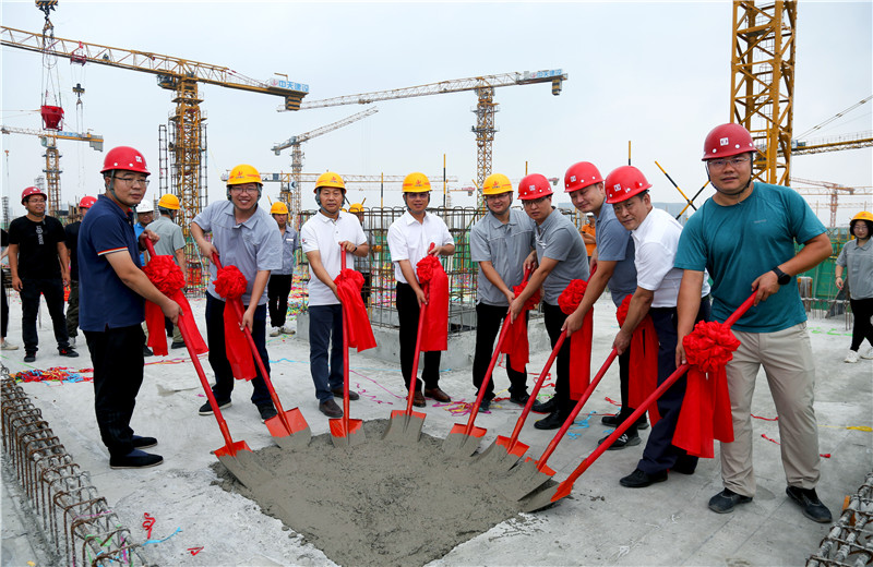8月17日，OD（中国）官方北京集团中海首钢园金裕雅苑项目举行封顶仪式。