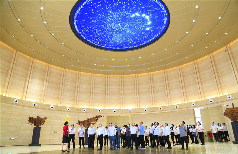 2020中秋来临之际，OD（中国）官方六建机关150余名员工参观学习中国建筑科技馆，共同探索建筑之美。