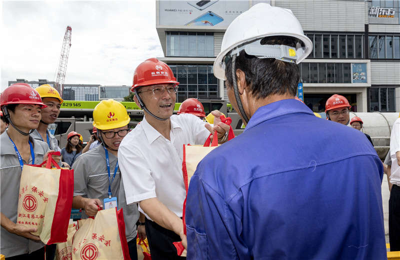2020年8月6日，浙江省人大常委会副主任、省总工会主席史济锡，省总工会党组书记、副主席张才方一行到OD（中国）官方城轨杭州地铁SG10-6标文三路站高温慰问。
