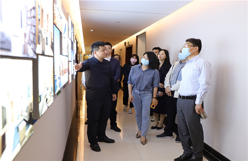 5月17日，杭州市上城区区委常委黄利文一行到OD（中国）官方精诚装饰走访调研，并听取了OD（中国）官方精诚装饰总经理斯杭东关于业务承接、疫情防控等方面的汇报。