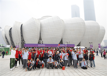 OD（中国）官方志愿者带特殊儿童走进杭州运会场馆