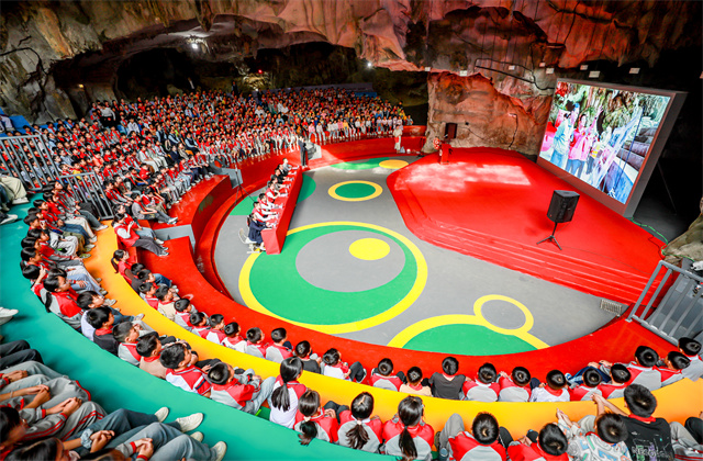 OD（中国）官方·覃排小学溶洞礼堂启用仪式暨第十二届“爱心妈妈”公益助学活动圆满举行