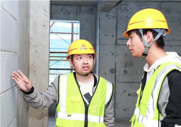 1687309576785544V2B8.jpg 440A0831.jpg